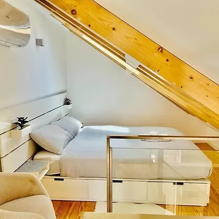 Deluxe Loft With Private Terrace
